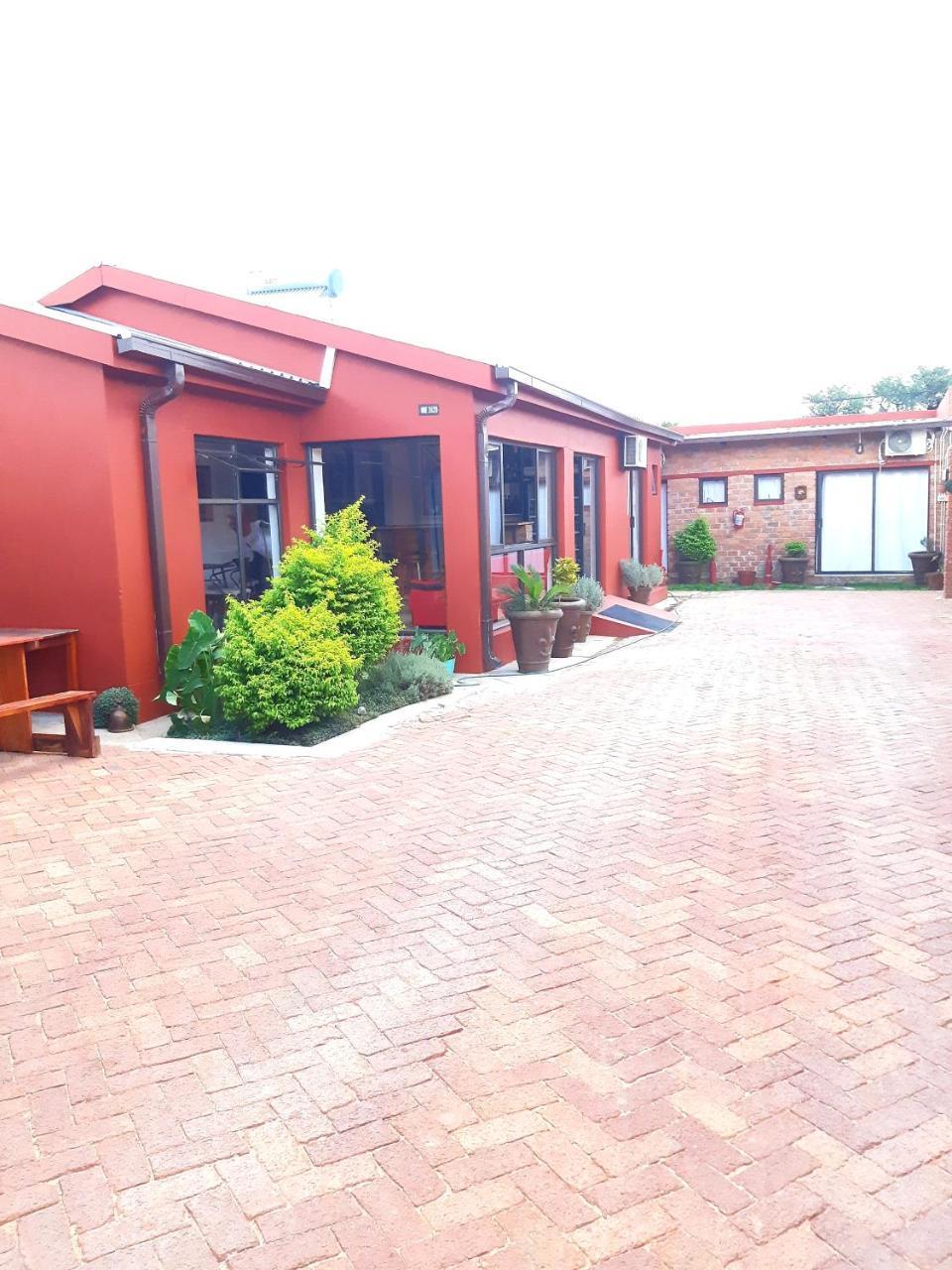 Niilo'S Guesthouse Rundu Exteriér fotografie