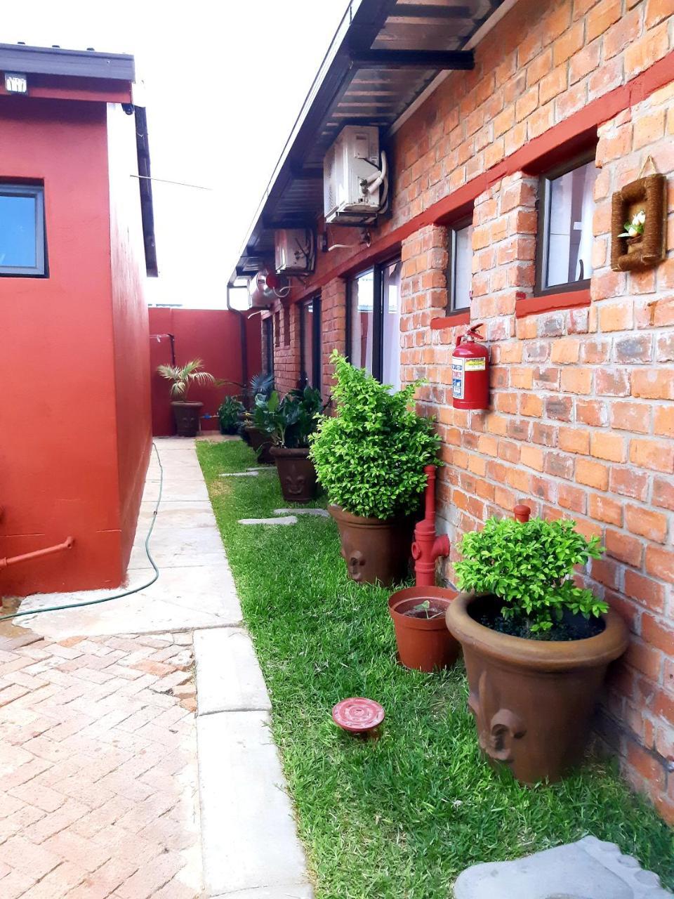 Niilo'S Guesthouse Rundu Exteriér fotografie