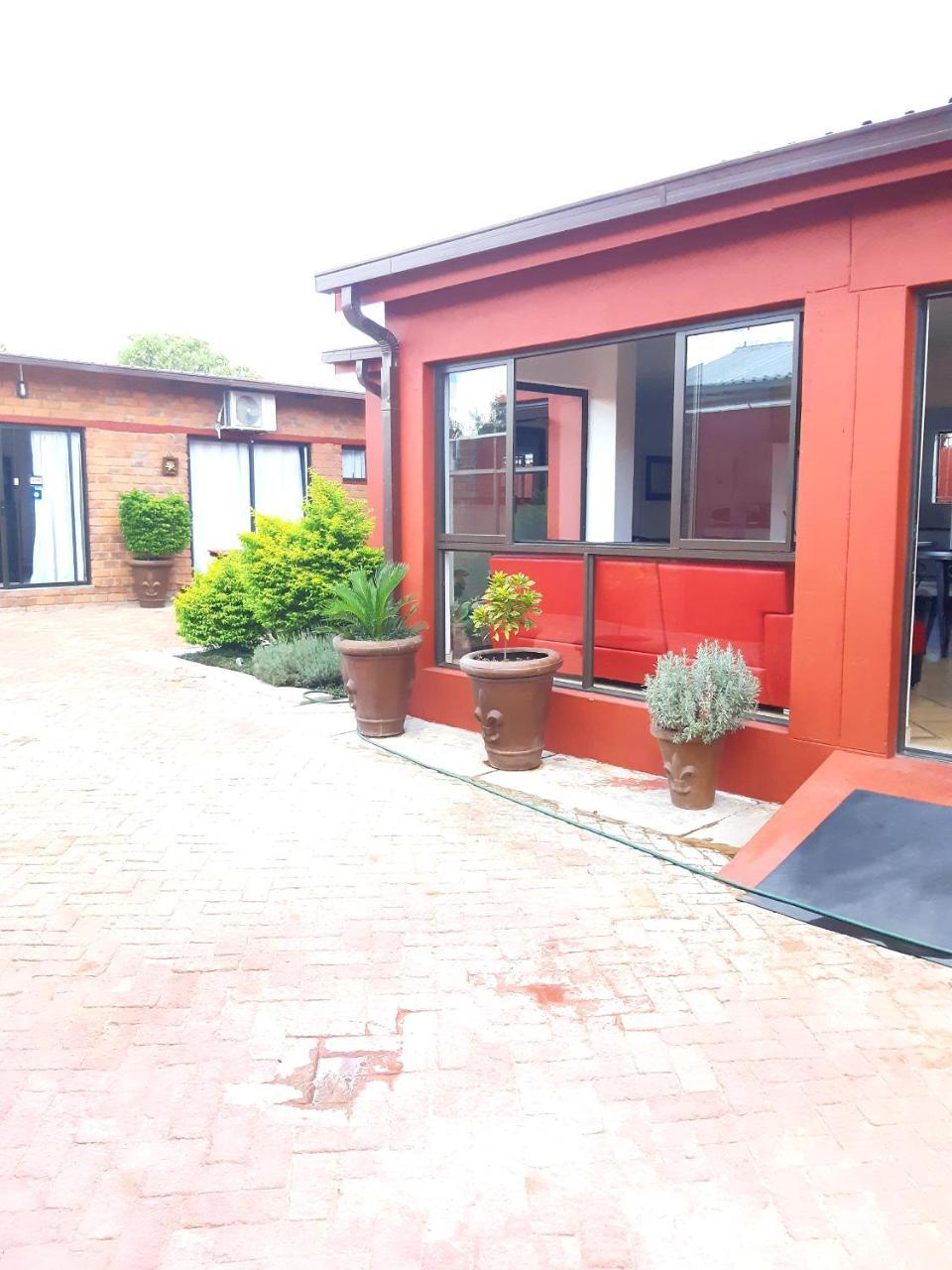 Niilo'S Guesthouse Rundu Exteriér fotografie