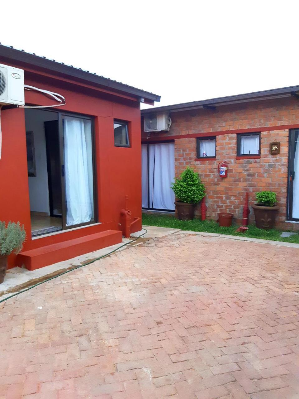 Niilo'S Guesthouse Rundu Exteriér fotografie