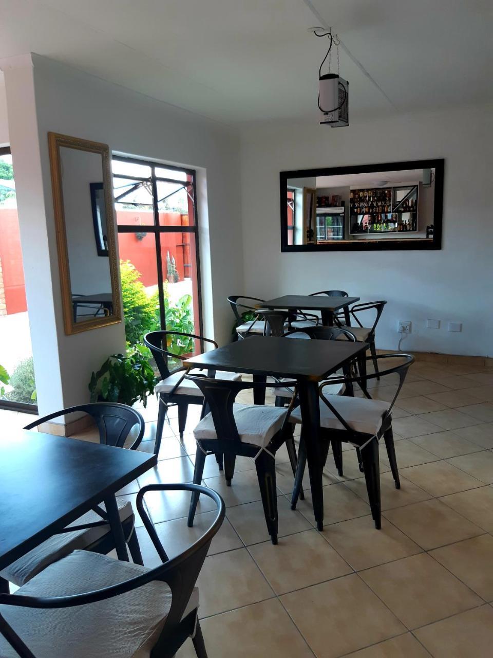 Niilo'S Guesthouse Rundu Exteriér fotografie